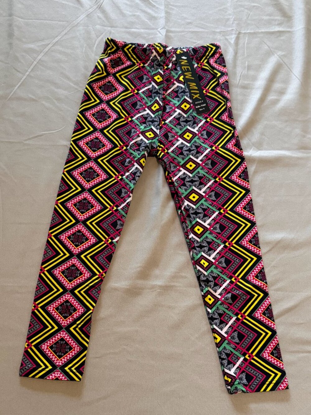 New Mix NWT Girls Vibrant Aztec Printed Buttery Soft Leggings Size Small